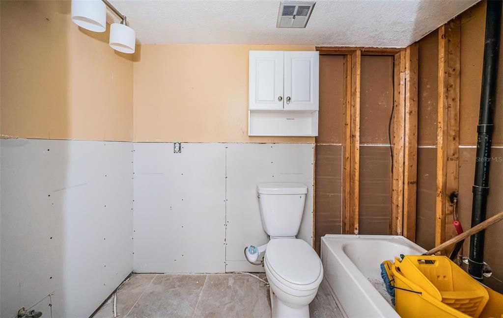 Под контрактом: $85,000 (2 спален, 2 ванн, 1320 Квадратных фут)