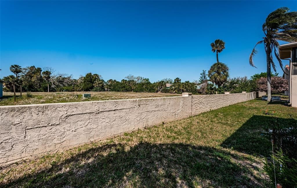 Под контрактом: $85,000 (2 спален, 2 ванн, 1320 Квадратных фут)