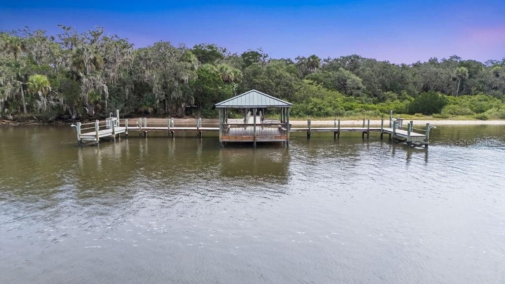 Под контрактом: $450,000 (3 спален, 2 ванн, 1810 Квадратных фут)