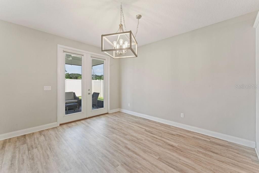 Под контрактом: $450,000 (3 спален, 2 ванн, 1810 Квадратных фут)