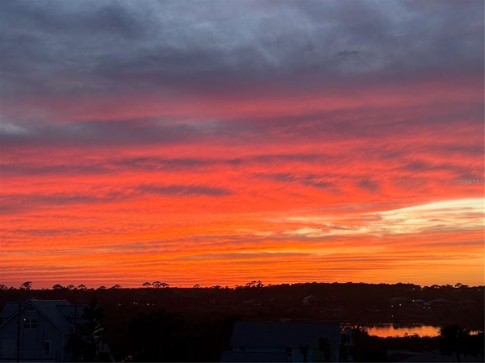 Под контрактом: $450,000 (3 спален, 2 ванн, 1810 Квадратных фут)