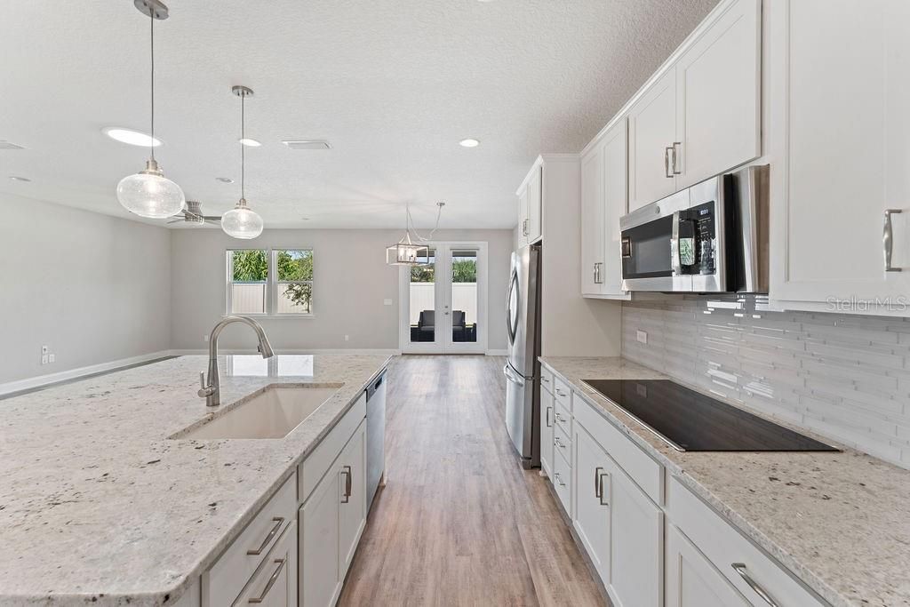 Под контрактом: $450,000 (3 спален, 2 ванн, 1810 Квадратных фут)