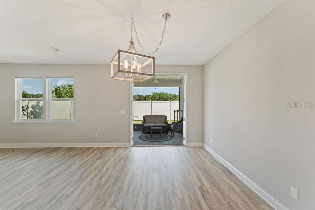 Под контрактом: $450,000 (3 спален, 2 ванн, 1810 Квадратных фут)