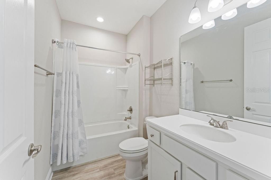 Под контрактом: $450,000 (3 спален, 2 ванн, 1810 Квадратных фут)