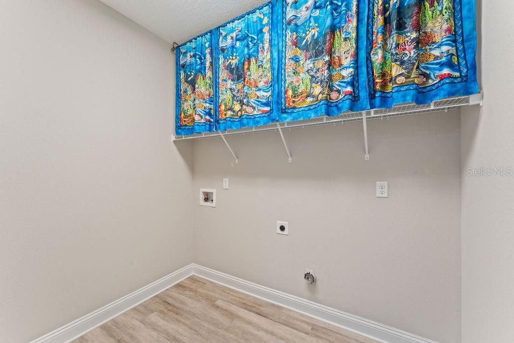 Под контрактом: $450,000 (3 спален, 2 ванн, 1810 Квадратных фут)