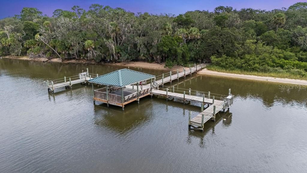 Под контрактом: $450,000 (3 спален, 2 ванн, 1810 Квадратных фут)