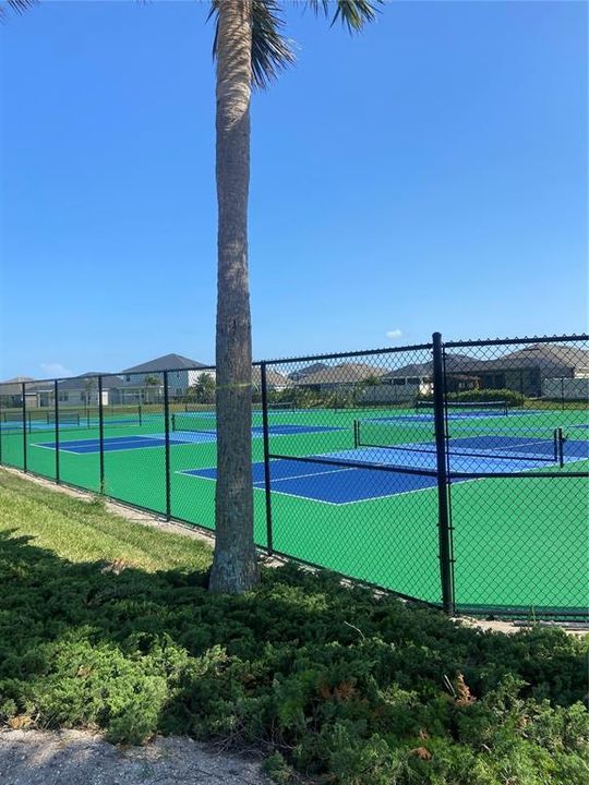 Под контрактом: $450,000 (3 спален, 2 ванн, 1810 Квадратных фут)