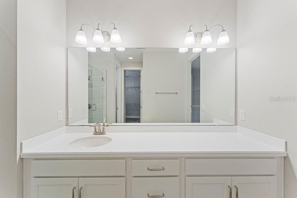 Под контрактом: $450,000 (3 спален, 2 ванн, 1810 Квадратных фут)