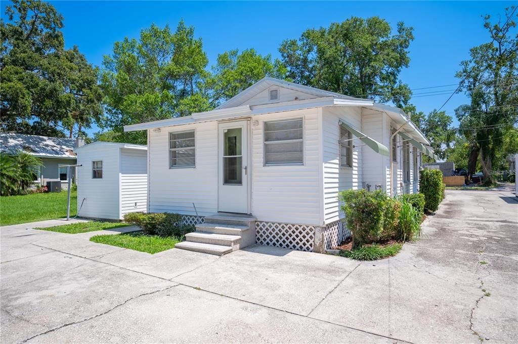 合同活跃: $1,700 (2 贝兹, 2 浴室, 1068 平方英尺)