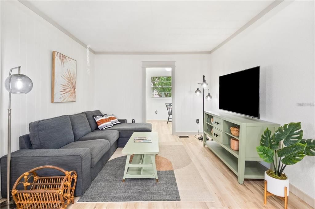 合同活跃: $1,700 (2 贝兹, 2 浴室, 1068 平方英尺)