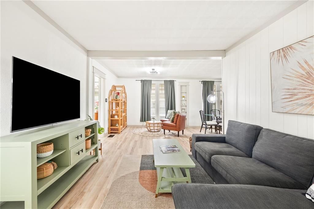 合同活跃: $1,700 (2 贝兹, 2 浴室, 1068 平方英尺)