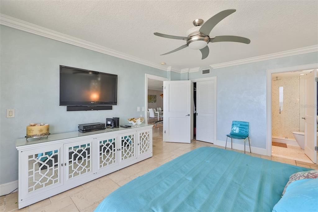 合同活跃: $7,000 (2 贝兹, 2 浴室, 1275 平方英尺)