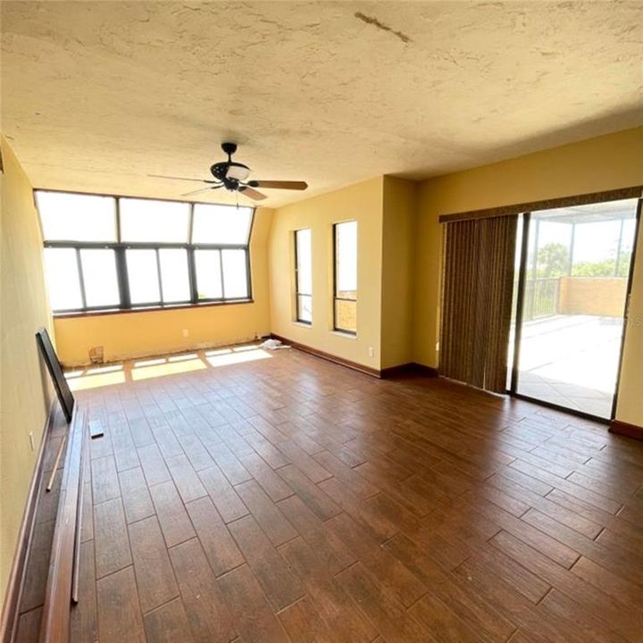 For Sale: $279,000 (3 beds, 2 baths, 1681 Square Feet)