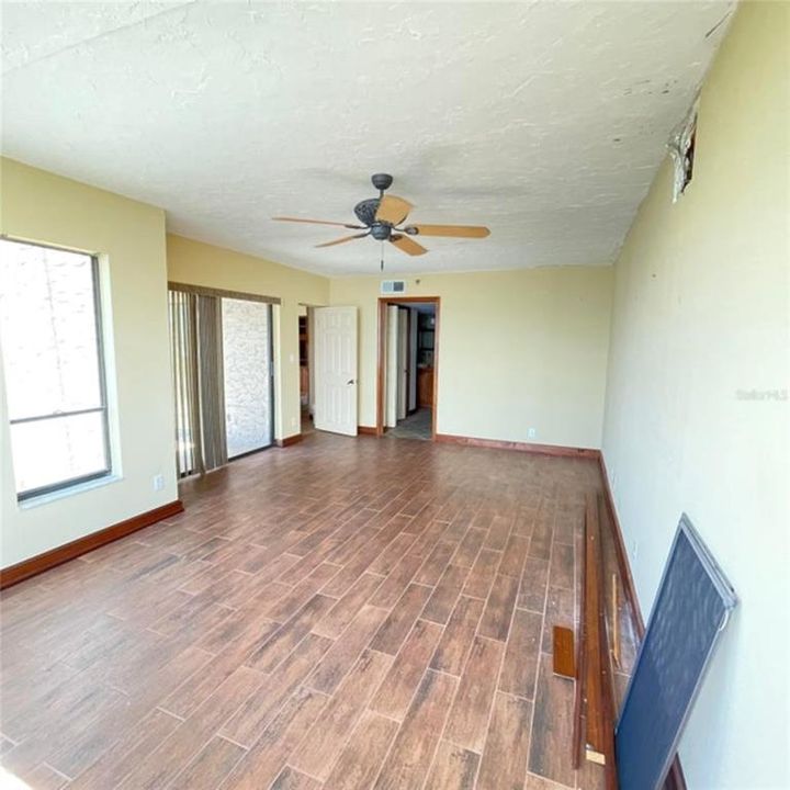 For Sale: $279,000 (3 beds, 2 baths, 1681 Square Feet)