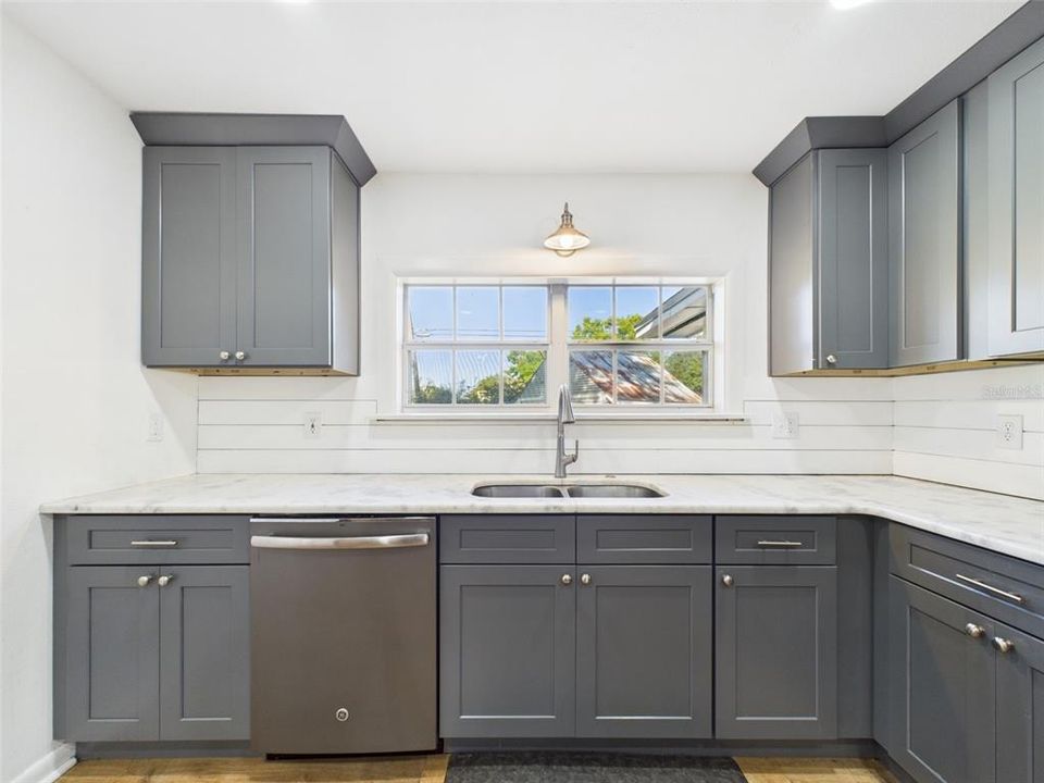 For Sale: $349,900 (3 beds, 2 baths, 1860 Square Feet)