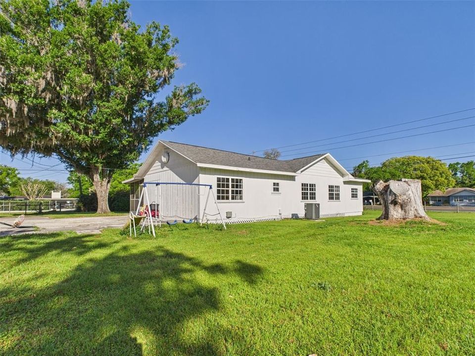 For Sale: $349,900 (3 beds, 2 baths, 1860 Square Feet)