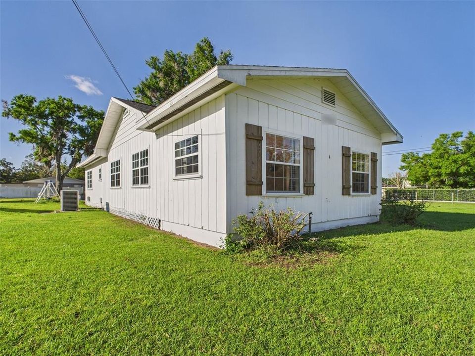 For Sale: $349,900 (3 beds, 2 baths, 1860 Square Feet)