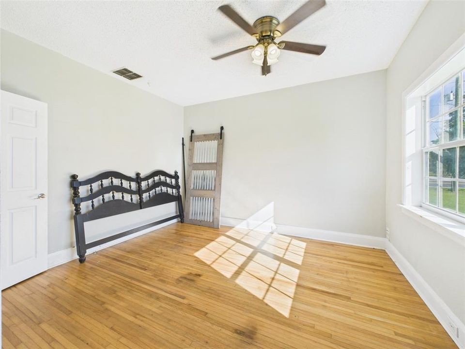 For Sale: $349,900 (3 beds, 2 baths, 1860 Square Feet)