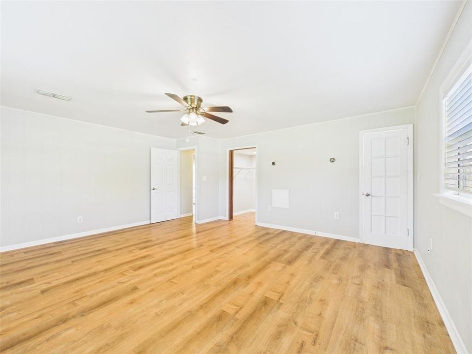 For Sale: $349,900 (3 beds, 2 baths, 1860 Square Feet)