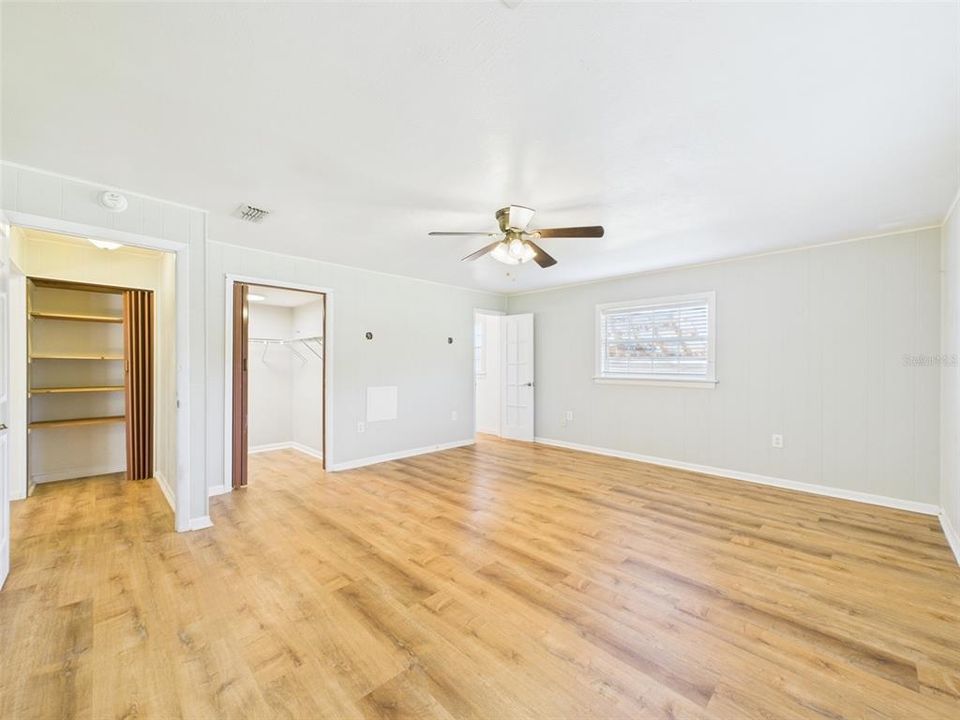 For Sale: $349,900 (3 beds, 2 baths, 1860 Square Feet)