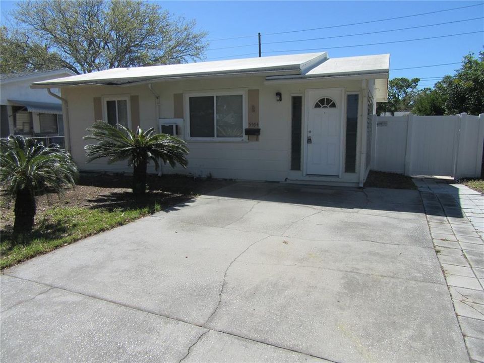 Recently Rented: $1,800 (1 beds, 1 baths, 576 Square Feet)