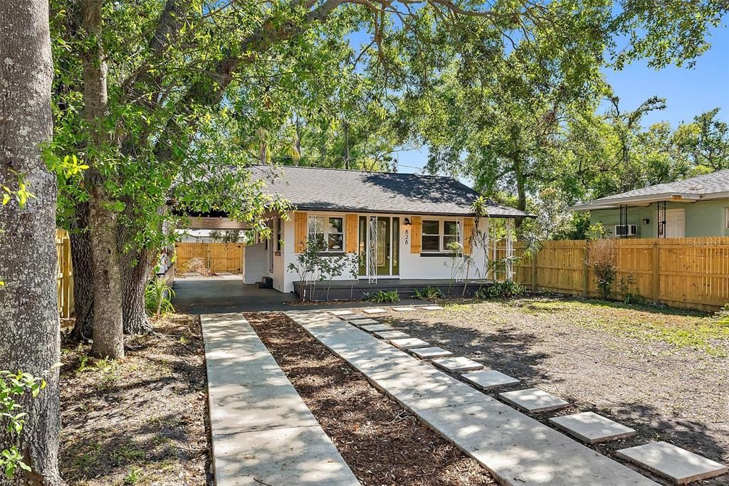 Recently Sold: $280,000 (2 beds, 1 baths, 834 Square Feet)