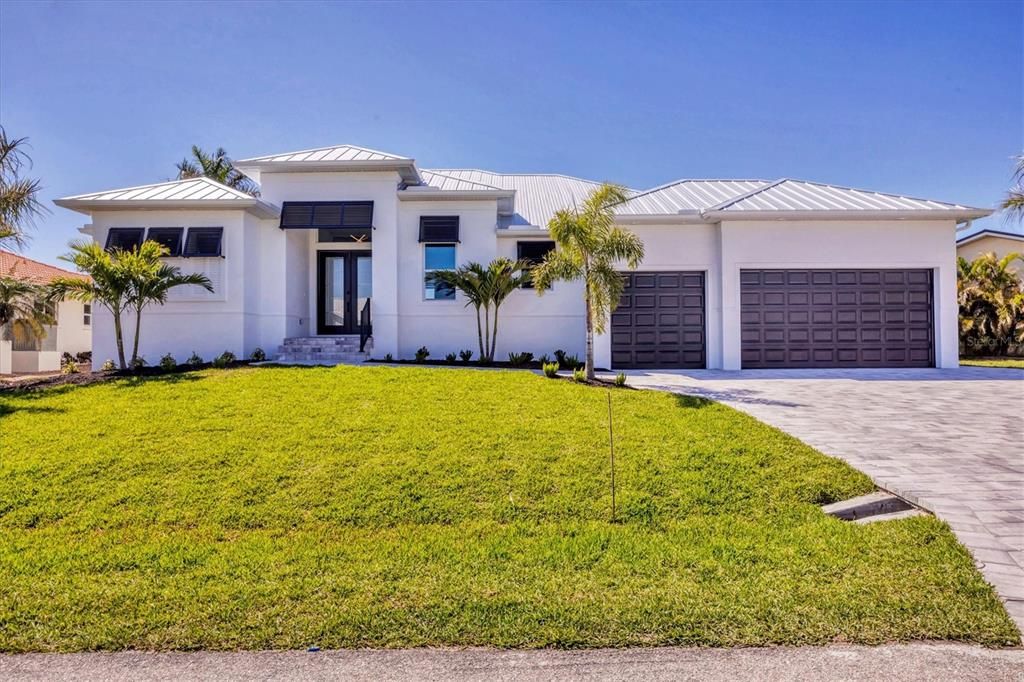 Недавно продано: $1,099,900 (3 спален, 2 ванн, 2304 Квадратных фут)