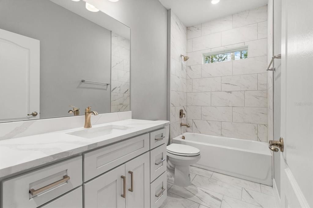 En Venta: $339,900 (4 camas, 3 baños, 1990 Pies cuadrados)