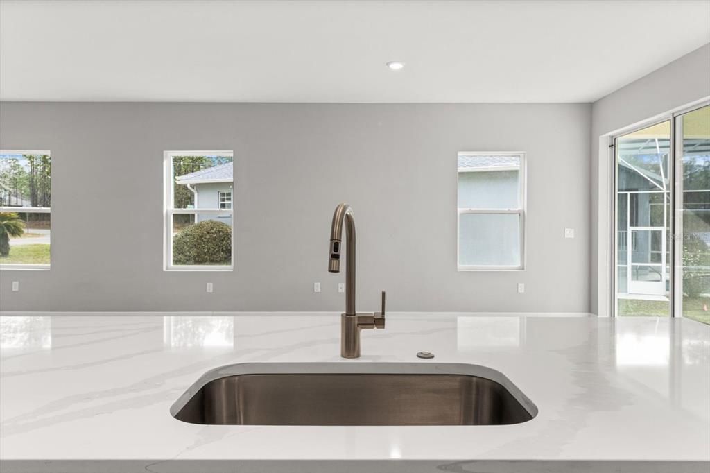 En Venta: $339,900 (4 camas, 3 baños, 1990 Pies cuadrados)