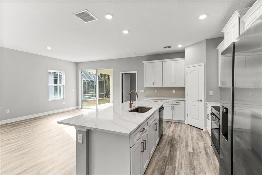 En Venta: $339,900 (4 camas, 3 baños, 1990 Pies cuadrados)