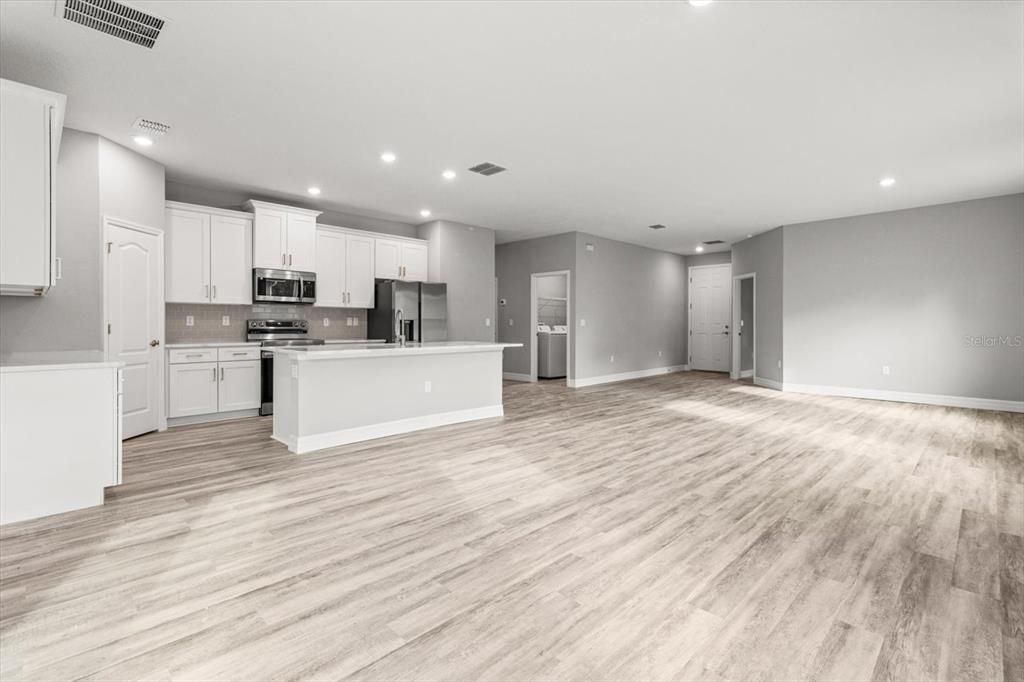 En Venta: $339,900 (4 camas, 3 baños, 1990 Pies cuadrados)