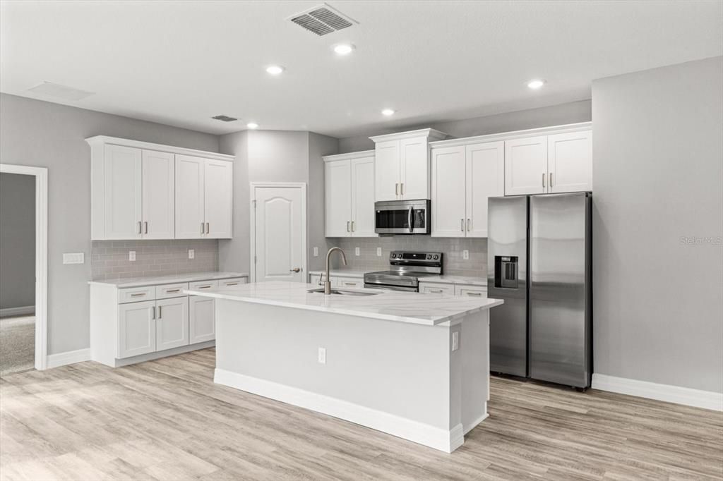 En Venta: $339,900 (4 camas, 3 baños, 1990 Pies cuadrados)