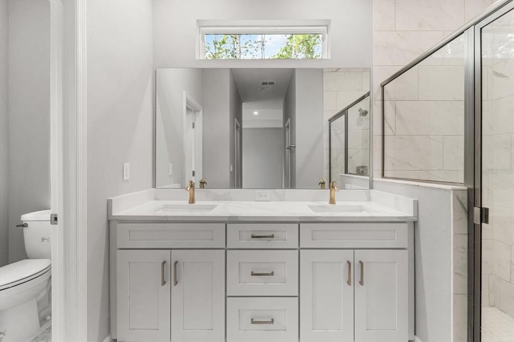 En Venta: $339,900 (4 camas, 3 baños, 1990 Pies cuadrados)