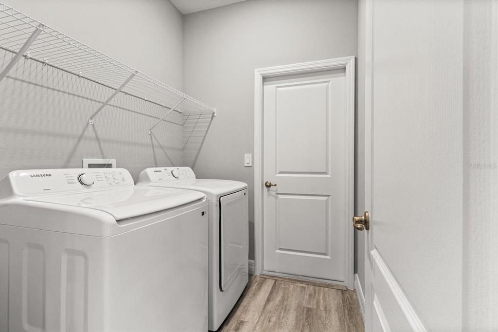 En Venta: $339,900 (4 camas, 3 baños, 1990 Pies cuadrados)