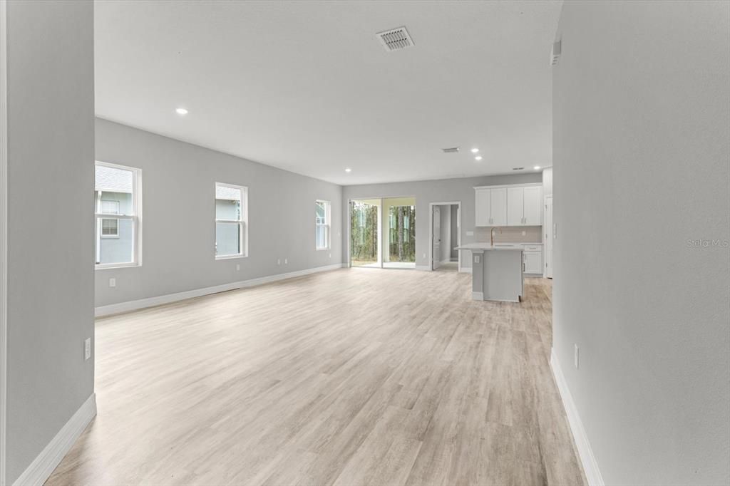 En Venta: $339,900 (4 camas, 3 baños, 1990 Pies cuadrados)