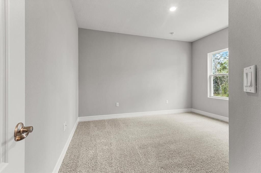 En Venta: $339,900 (4 camas, 3 baños, 1990 Pies cuadrados)