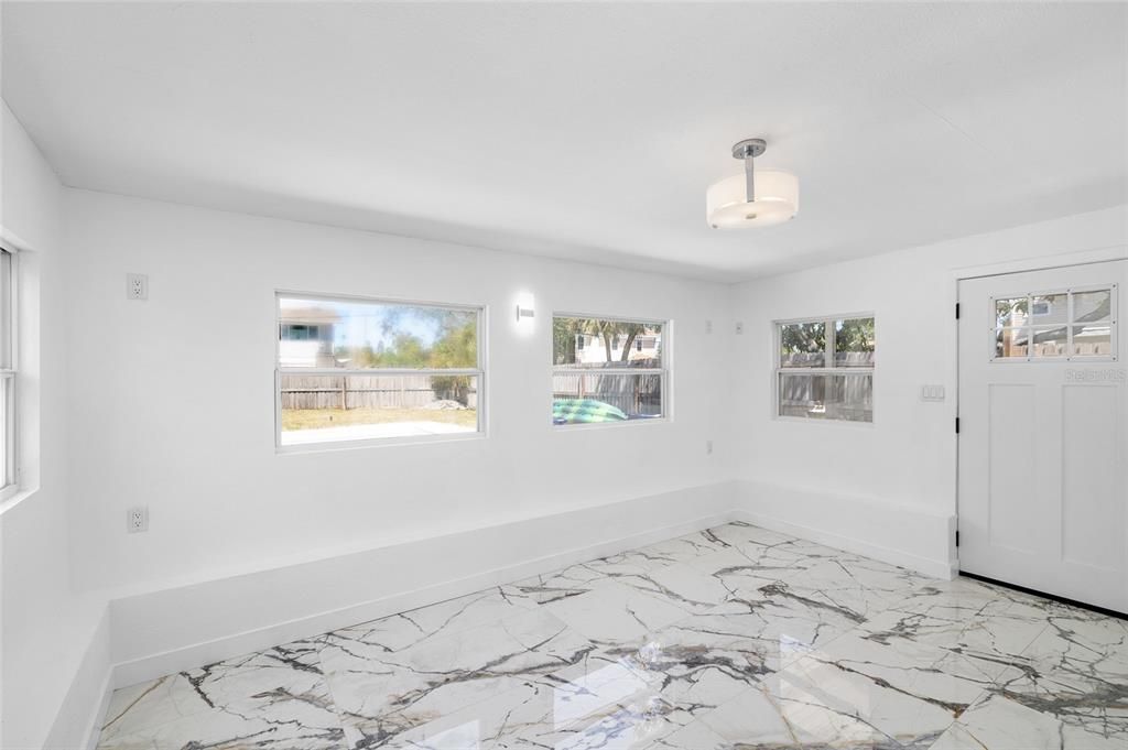 待售: $399,000 (3 贝兹, 2 浴室, 1296 平方英尺)