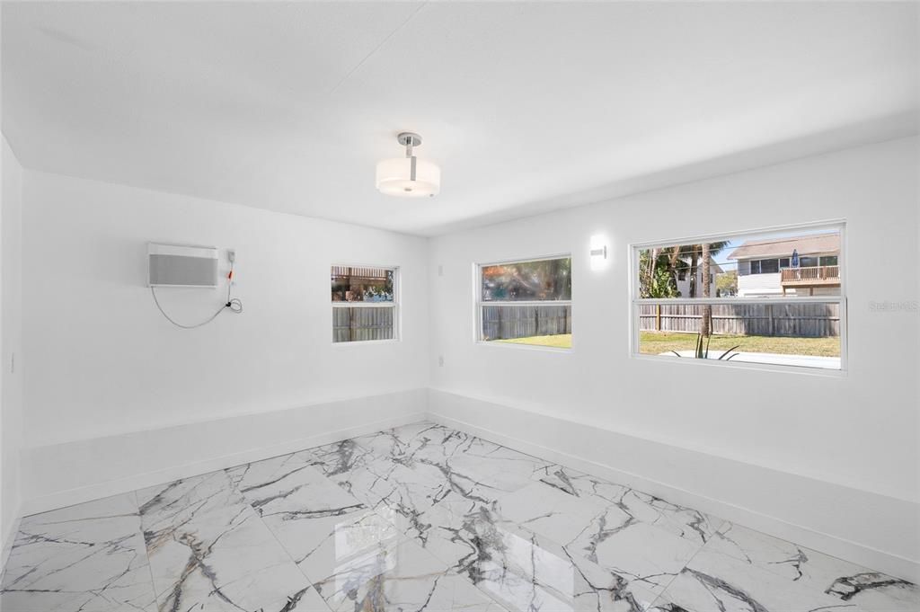 待售: $399,000 (3 贝兹, 2 浴室, 1296 平方英尺)