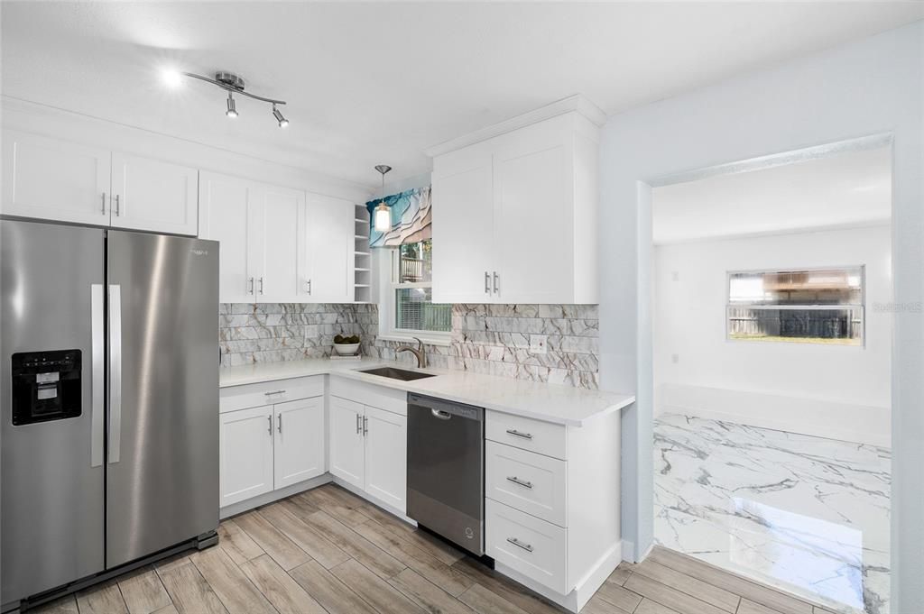 待售: $399,000 (3 贝兹, 2 浴室, 1296 平方英尺)