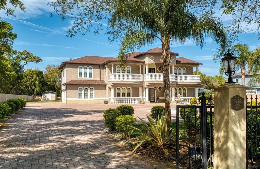 Recently Sold: $2,050,000 (6 beds, 5 baths, 6601 Square Feet)
