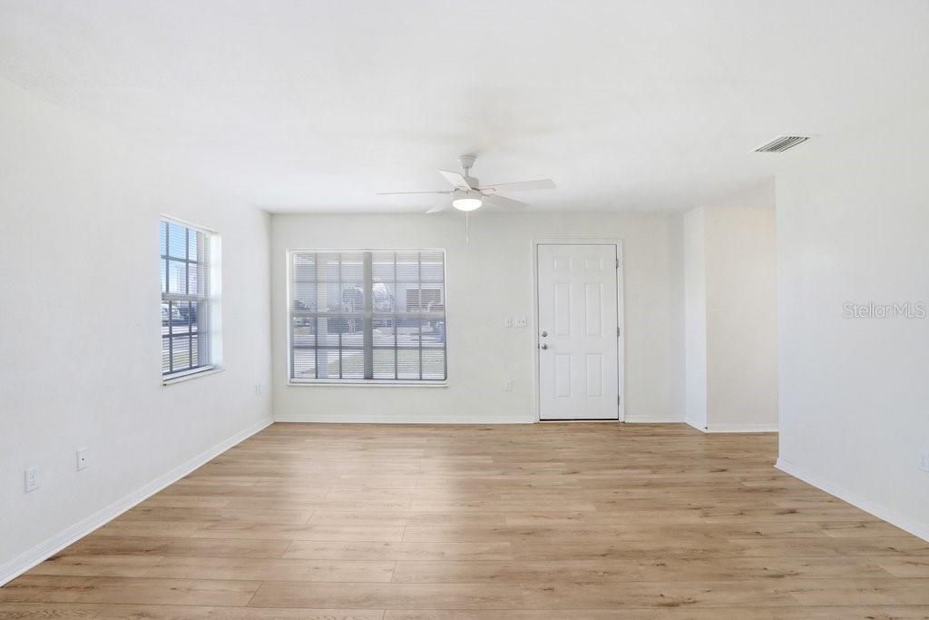 For Sale: $270,000 (3 beds, 2 baths, 1324 Square Feet)