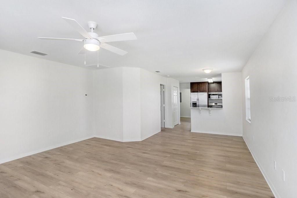 For Sale: $270,000 (3 beds, 2 baths, 1324 Square Feet)