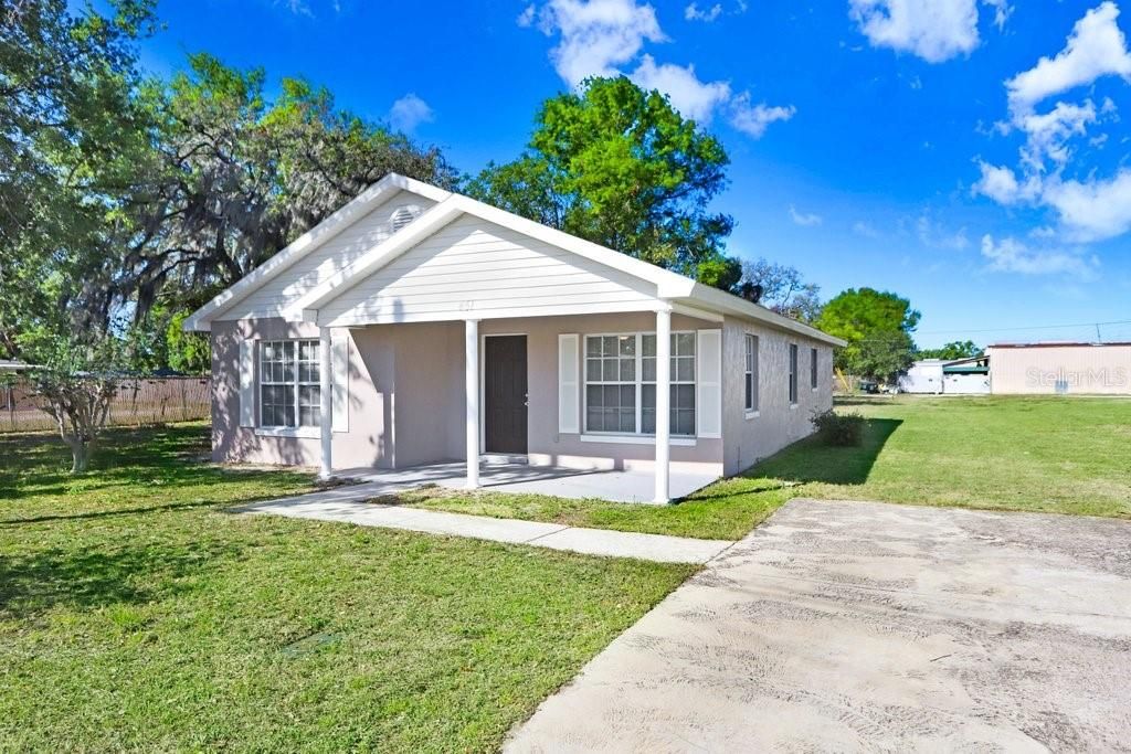 For Sale: $270,000 (3 beds, 2 baths, 1324 Square Feet)