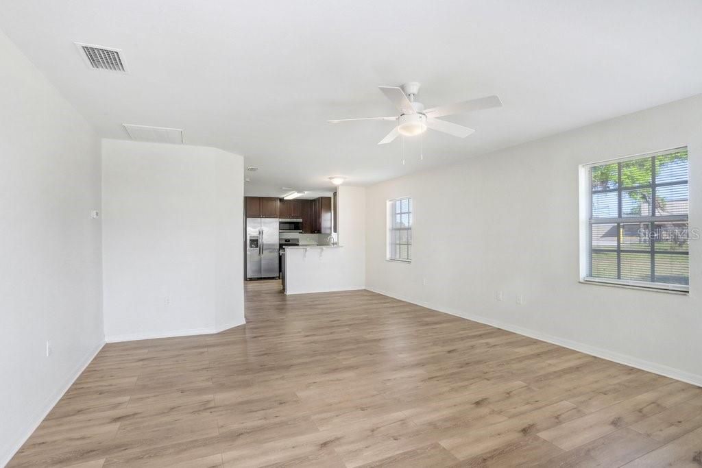 For Sale: $270,000 (3 beds, 2 baths, 1324 Square Feet)