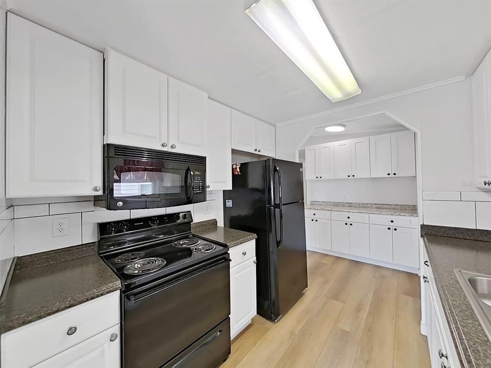 For Sale: $189,900 (2 beds, 2 baths, 1152 Square Feet)