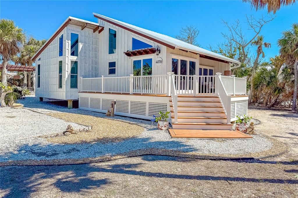 Recently Sold: $975,000 (3 beds, 2 baths, 1324 Square Feet)