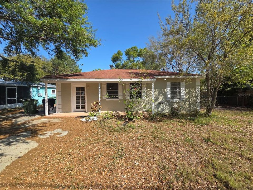 Recently Rented: $1,899 (3 beds, 1 baths, 910 Square Feet)