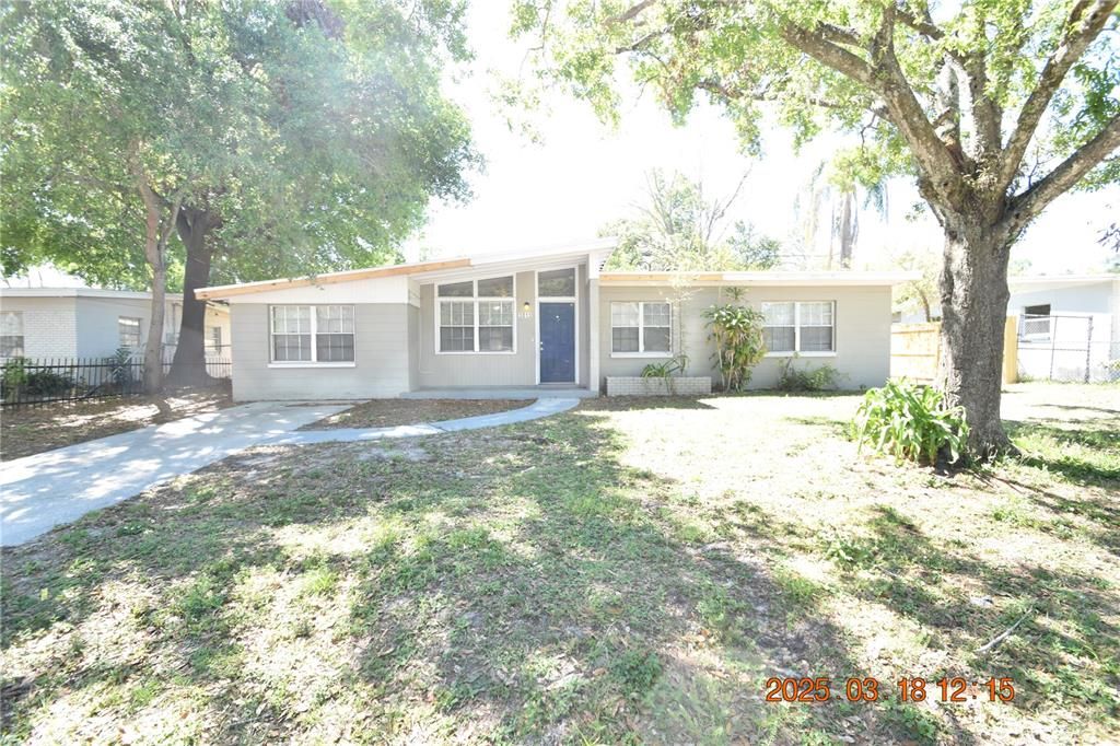 Recently Rented: $1,950 (4 beds, 1 baths, 1468 Square Feet)