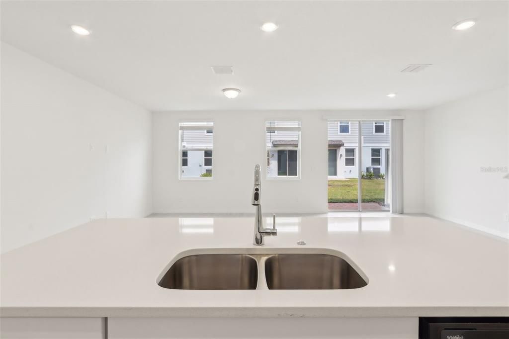 For Sale: $337,000 (3 beds, 2 baths, 1566 Square Feet)