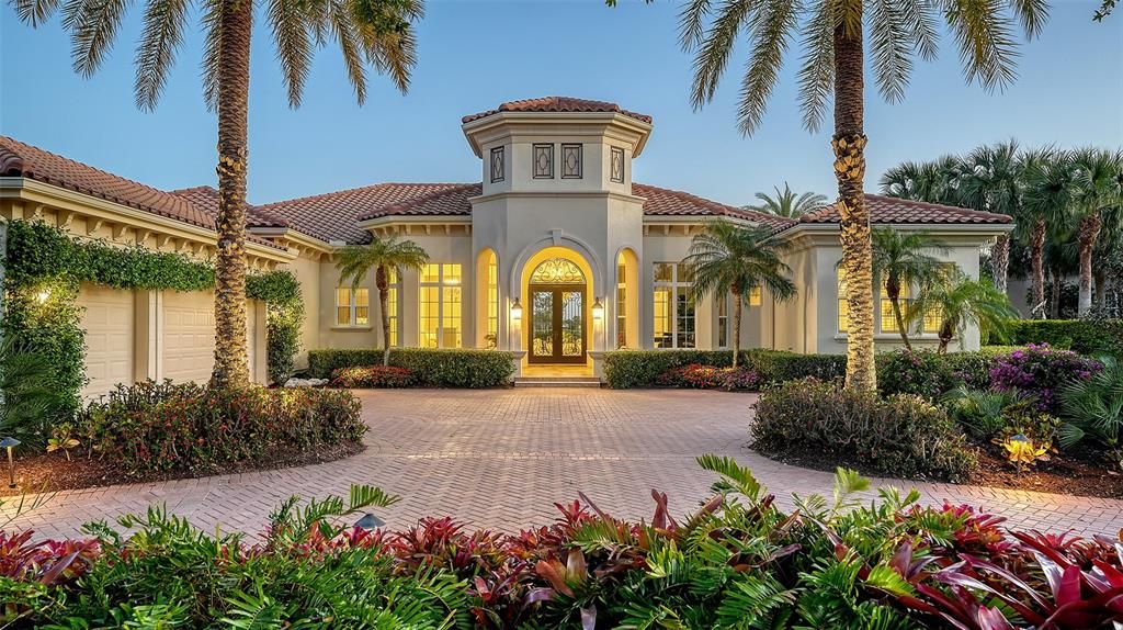 Под контрактом: $2,795,000 (4 спален, 4 ванн, 4364 Квадратных фут)